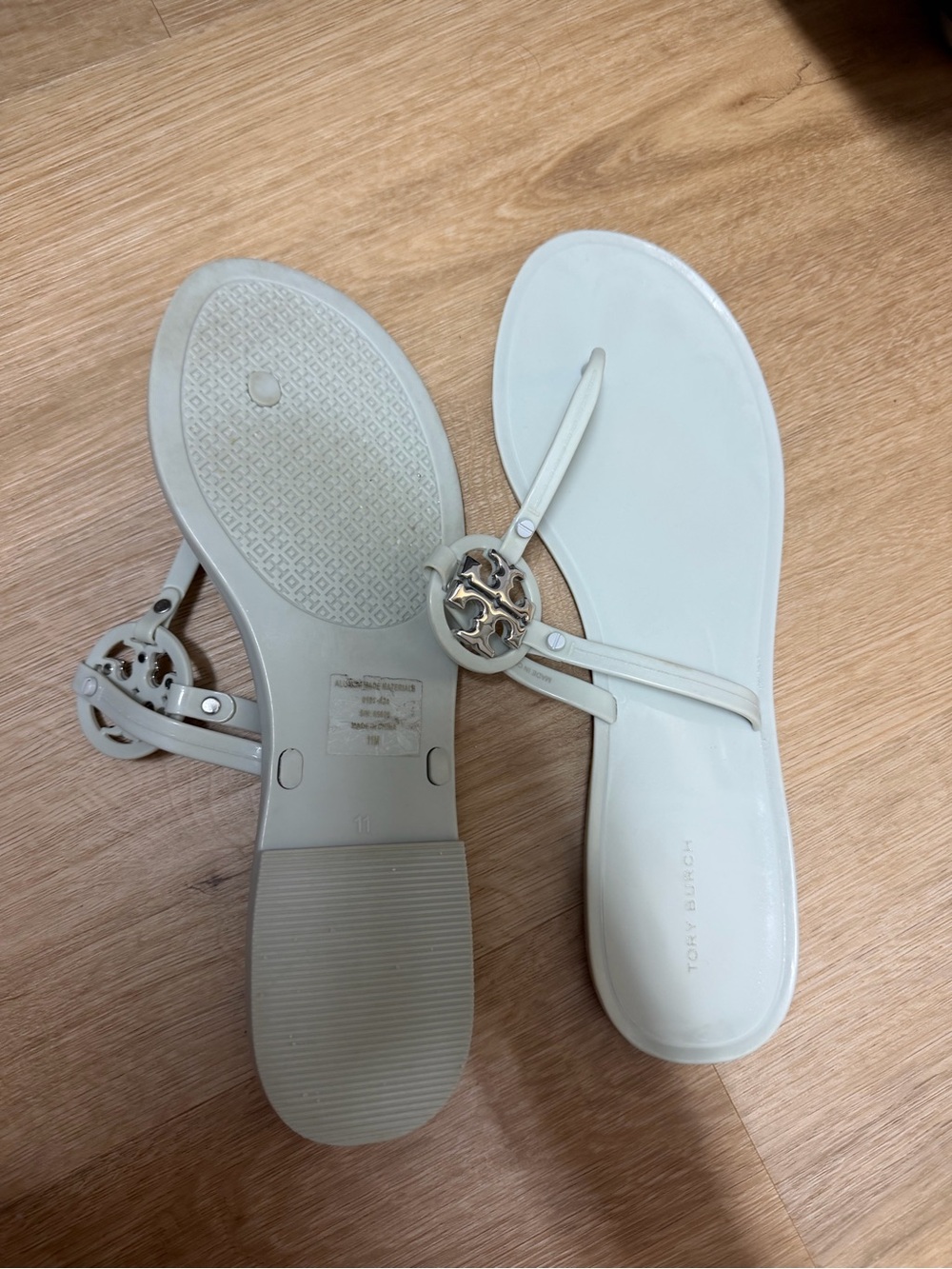 Tory Burch Women’s White Miller Logo Jelly Thong Sandals - Picture 3 of 3